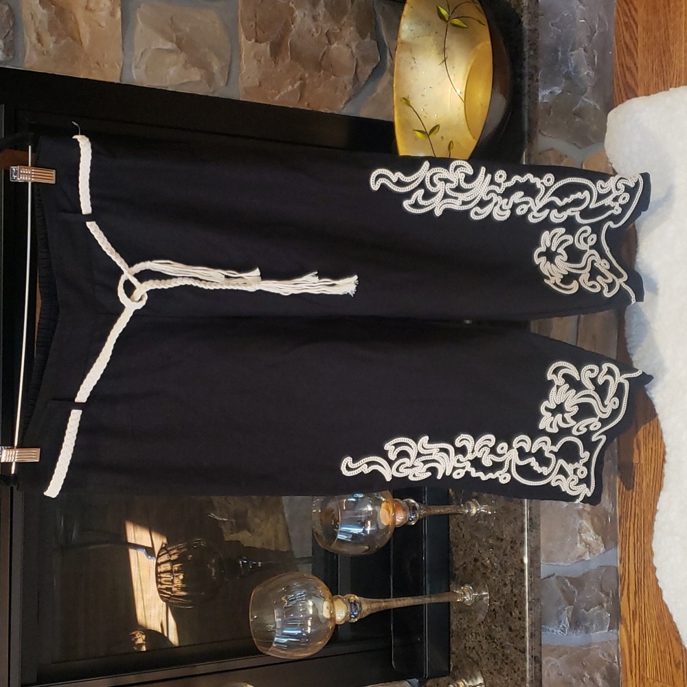 Joie linen pull up pants with ecru decorations